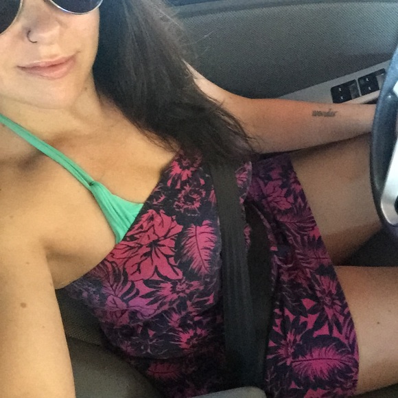 Meet your Posher, The GetFitNurse 💙 - Picture 5 of 9